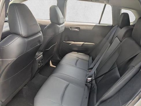 Used 2022 Toyota Corolla Cross XLE image 17