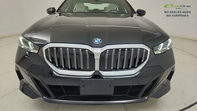 Used 2027 BMW 530i w/ M Sport Package RWD image 24