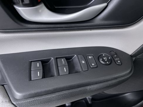 Used 2018 Honda CR-V LX image 11