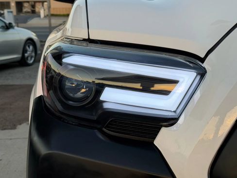 Used 2020 Toyota Tacoma SR image 3