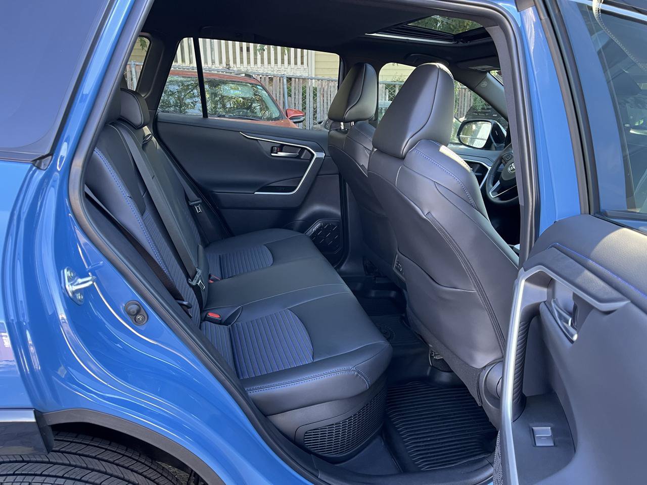 Used 2025 Toyota RAV4 XSE AWD/4WD image 10
