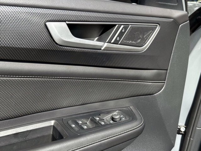 Used 2025 Volkswagen Atlas Cross Sport SEL Premium R-Line AWD/4WD image 19