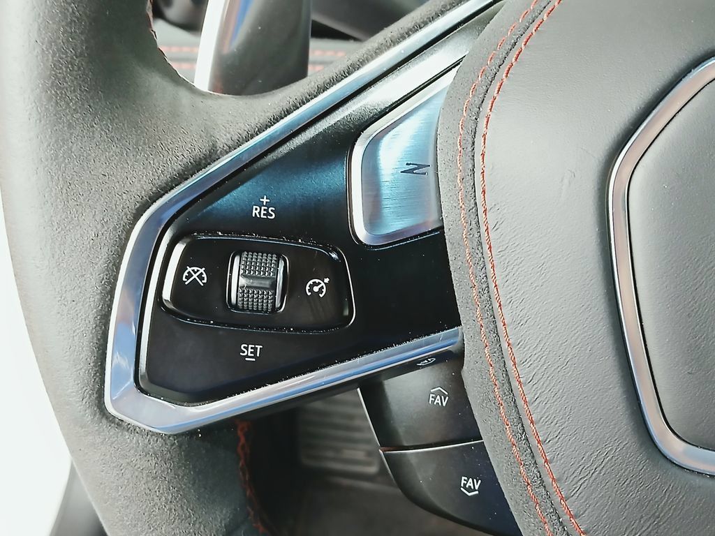 Certified 2020 Chevrolet Corvette Stingray Premium Cpe w/ 3LT Preferred Equipment Group RWD image 31