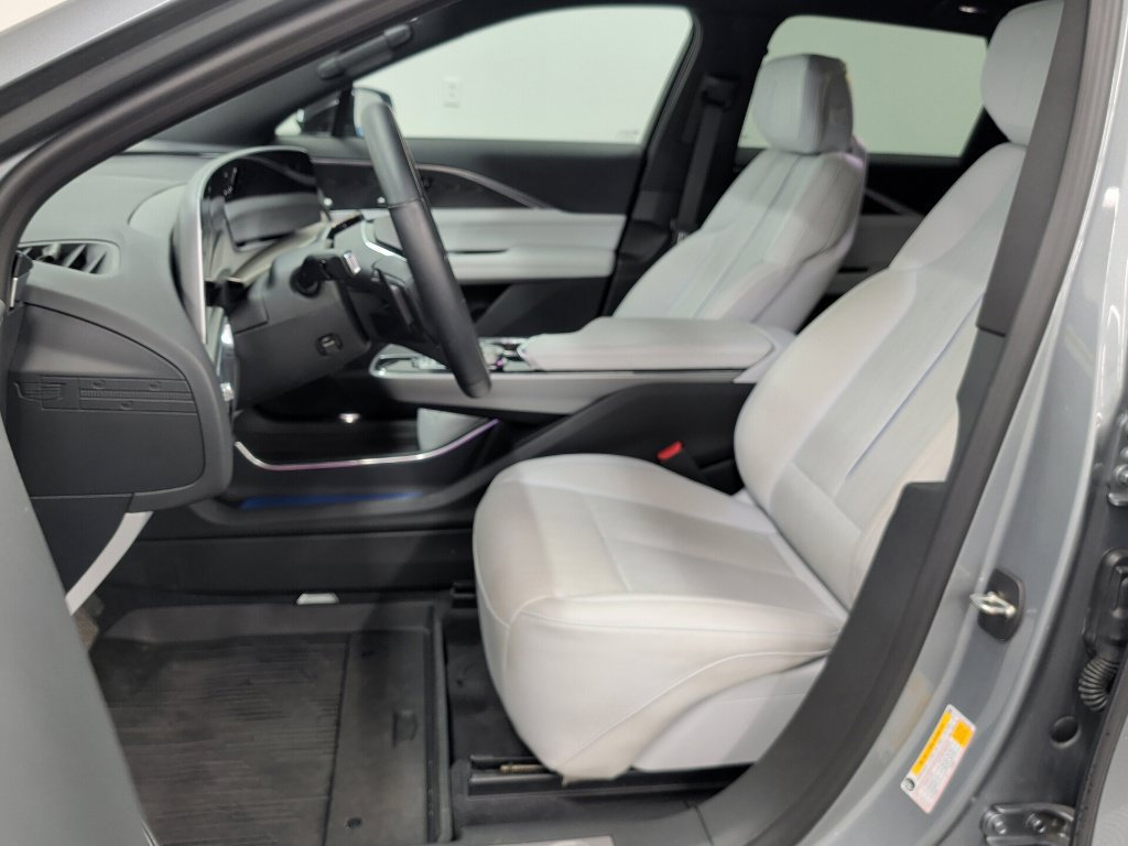 Used 2024 Cadillac Lyriq Luxury w/ LPO, Floor Liner Package AWD/4WD image 9