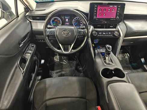 Used 2022 Toyota Venza LE image 4