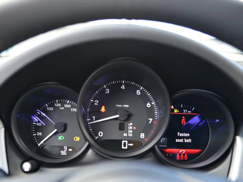 Certified 2026 Porsche Macan AWD/4WD image 18
