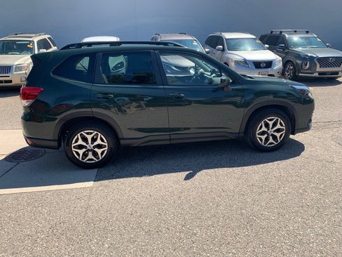 Used 2022 Subaru Forester Premium AWD/4WD image 3