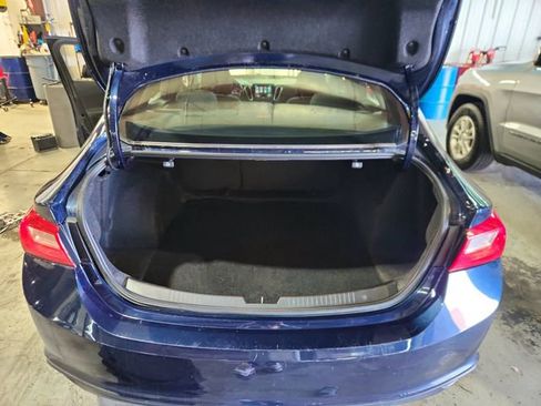 Used 2018 Chevrolet Malibu LT image 24