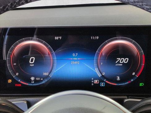 Used 2022 Mercedes-Benz GLB 250 image 11