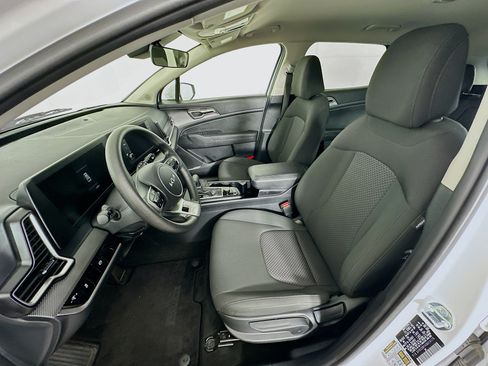 Used 2025 Kia Sportage LX FWD image 13