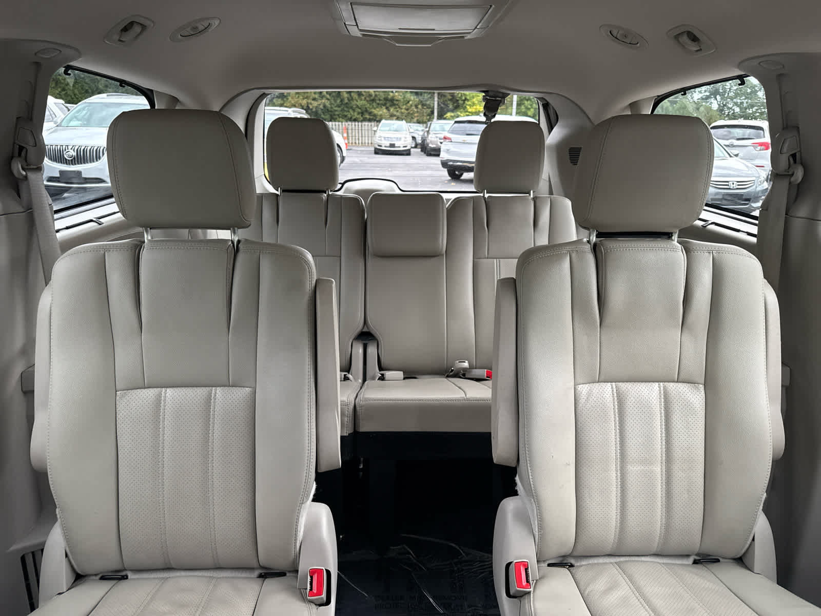 Used 2015 Chrysler Town & Country Touring-L w/ Driver Convenience Group FWD image 15