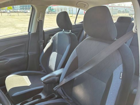 Used 2025 Nissan Versa SV FWD image 31