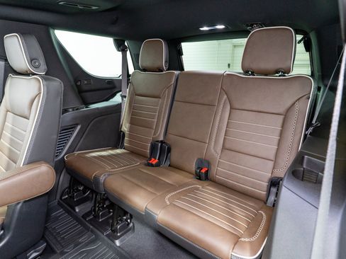Used 2026 GMC Yukon Denali Ultimate w/ LPO, Floor Liner Package AWD/4WD image 37