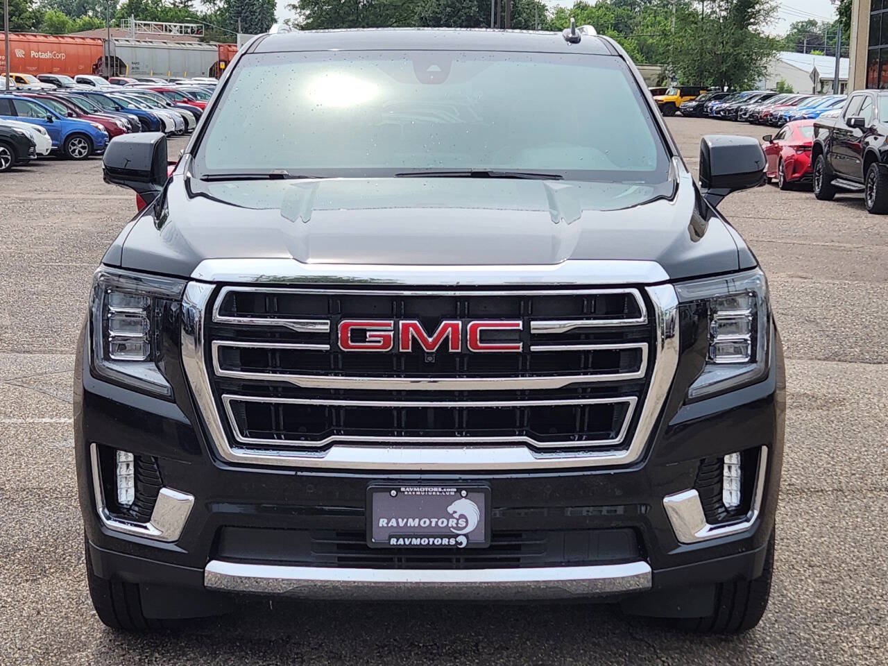 Used 2022 GMC Yukon SLT w/ SLT Premium Package AWD/4WD image 7