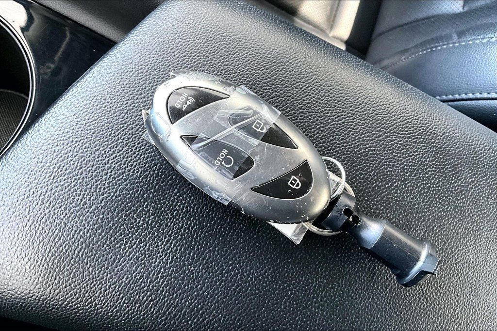 Used 2024 Hyundai Elantra Limited FWD image 12