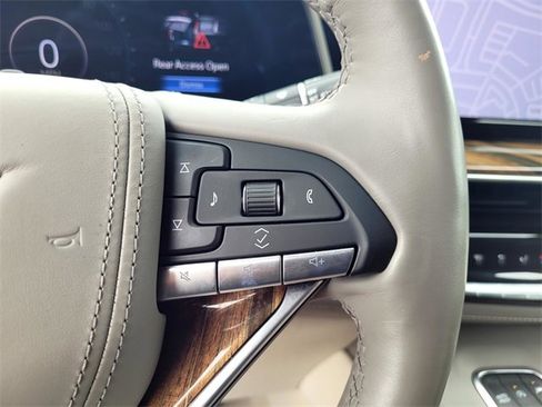 Used 2022 Cadillac Escalade Premium Luxury Platinum w/ Heavy-Duty Trailer Package image 23