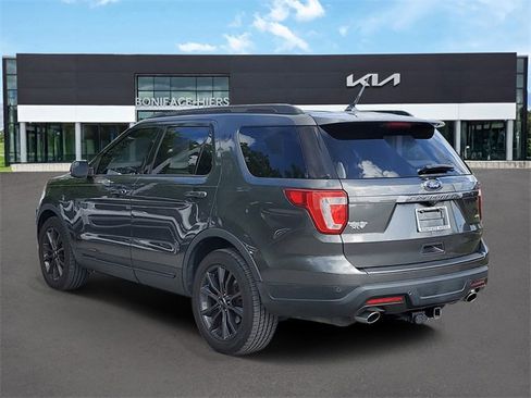 Used 2018 Ford Explorer XLT w/ Equipment Group 202A image 3