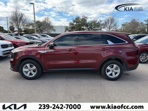 Certified 2025 Kia Sorento LX image 5