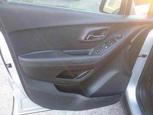 Used 2018 Chevrolet Trax LS image 7