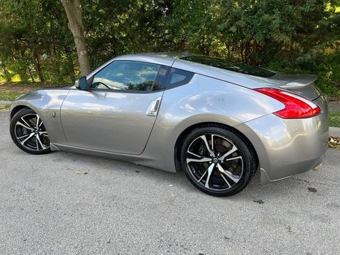 Used 2009 Nissan 370Z Touring w/ Sport Pkg image 4