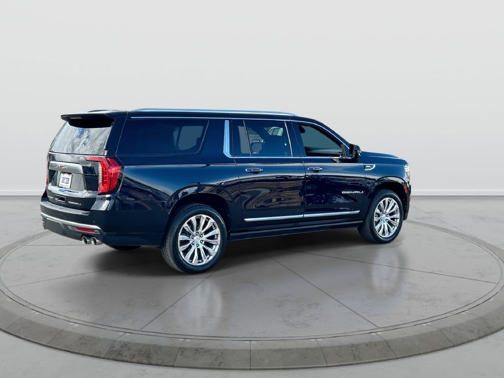 Used 2022 GMC Yukon XL Denali w/ Denali Premium Package AWD/4WD image 8