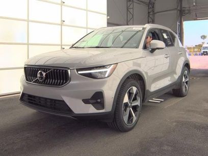 Used 2025 Volvo XC40 B5 Plus