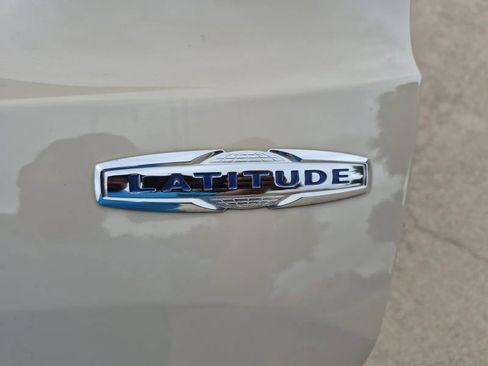 Used 2015 Jeep Renegade Latitude w/ Popular Equipment Group image 11