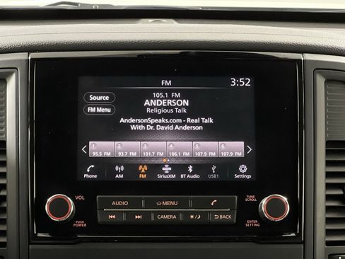 Used 2024 Nissan Titan SV w/ SV Convenience Package image 18