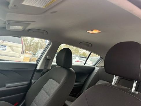 Used 2017 Kia Forte LX image 19