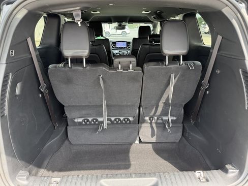 Used 2025 Chrysler Pacifica Select FWD image 17
