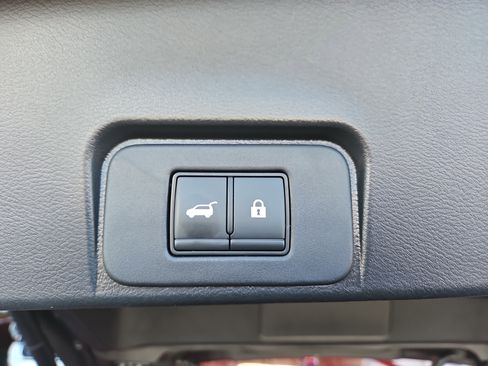 Used 2023 Nissan Rogue SV w/ SV Premium B Package image 14