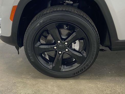 New 2025 Jeep Grand Cherokee Altitude image 7