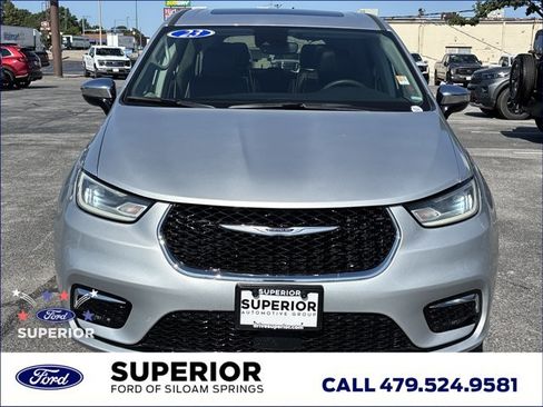 Used 2023 Chrysler Pacifica Limited FWD image 14