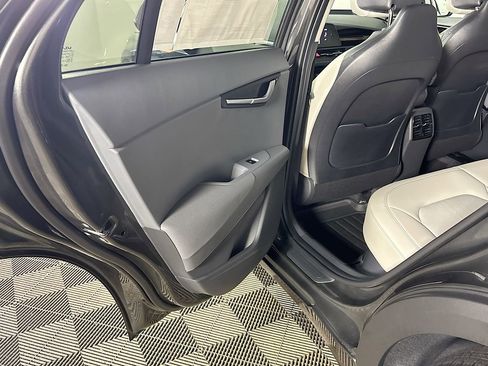 New 2025 Kia Niro EX image 18