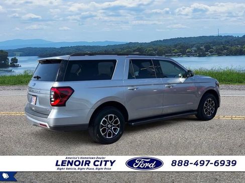 Used 2024 Ford Expedition Max XLT AWD/4WD image 3