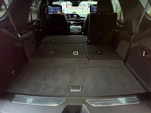 Certified 2024 Cadillac Escalade Premium Luxury Platinum w/ Heavy-Duty Trailer Package image 19