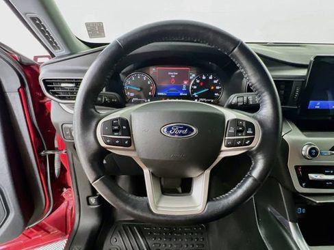 Used 2022 Ford Explorer XLT w/ Equipment Group 202A AWD/4WD image 12