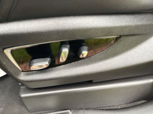 Used 2019 Cadillac Escalade ESV Premium Luxury image 16