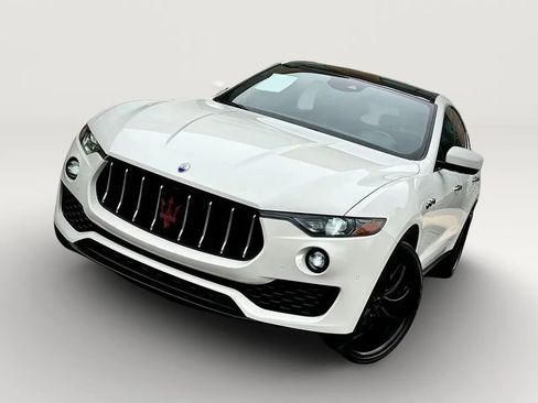 Used 2018 Maserati Levante AWD/4WD image 44