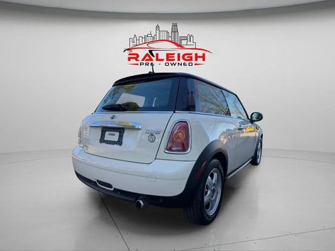 Used 2010 MINI Cooper Hardtop image 5