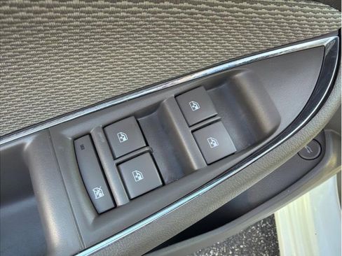 Used 2017 Chevrolet Cruze LS image 8