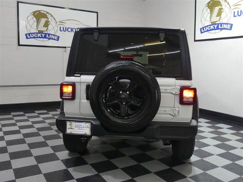 Used 2022 Jeep Wrangler Unlimited Sport AWD/4WD image 8