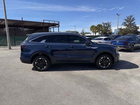 New 2026 Kia Sorento S image 3