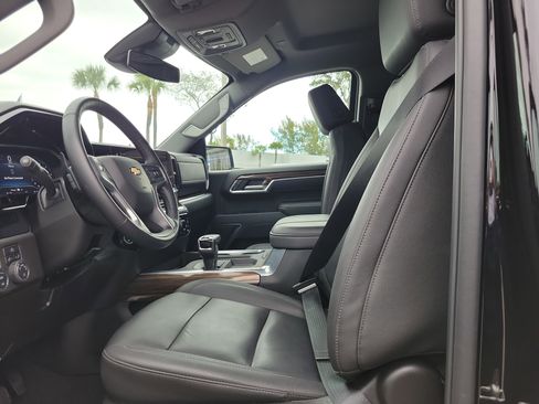 Used 2025 Chevrolet Silverado 1500 LT w/ Leather Package image 12