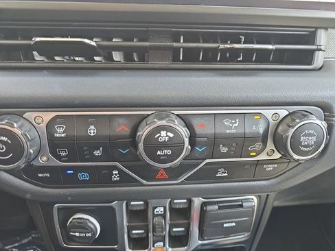 Used 2024 Jeep Wrangler Unlimited Sahara AWD/4WD image 4