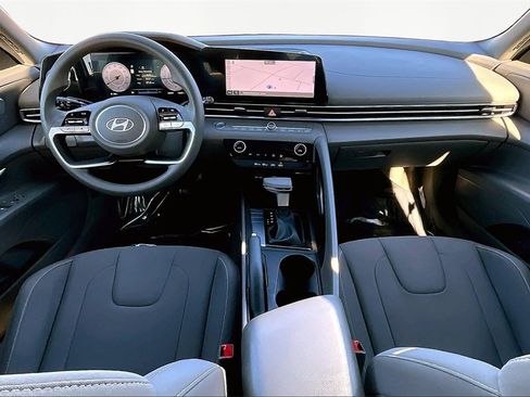 Used 2024 Hyundai Elantra SEL image 16