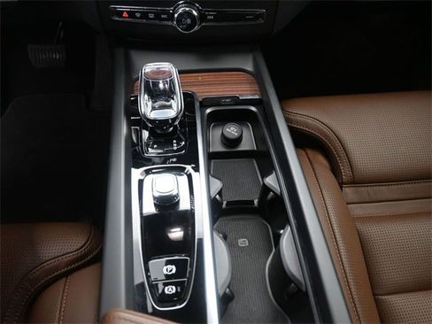 Certified 2023 Volvo XC60 B5 Ultimate w/ Protection Package Premier image 14