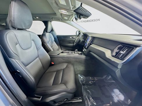 Used 2025 Volvo XC60 B5 Plus image 25