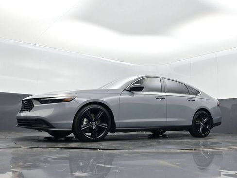 Used 2025 Honda Accord Sport image 13