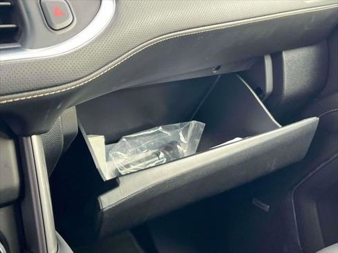 Used 2024 Chevrolet Suburban Premier image 27